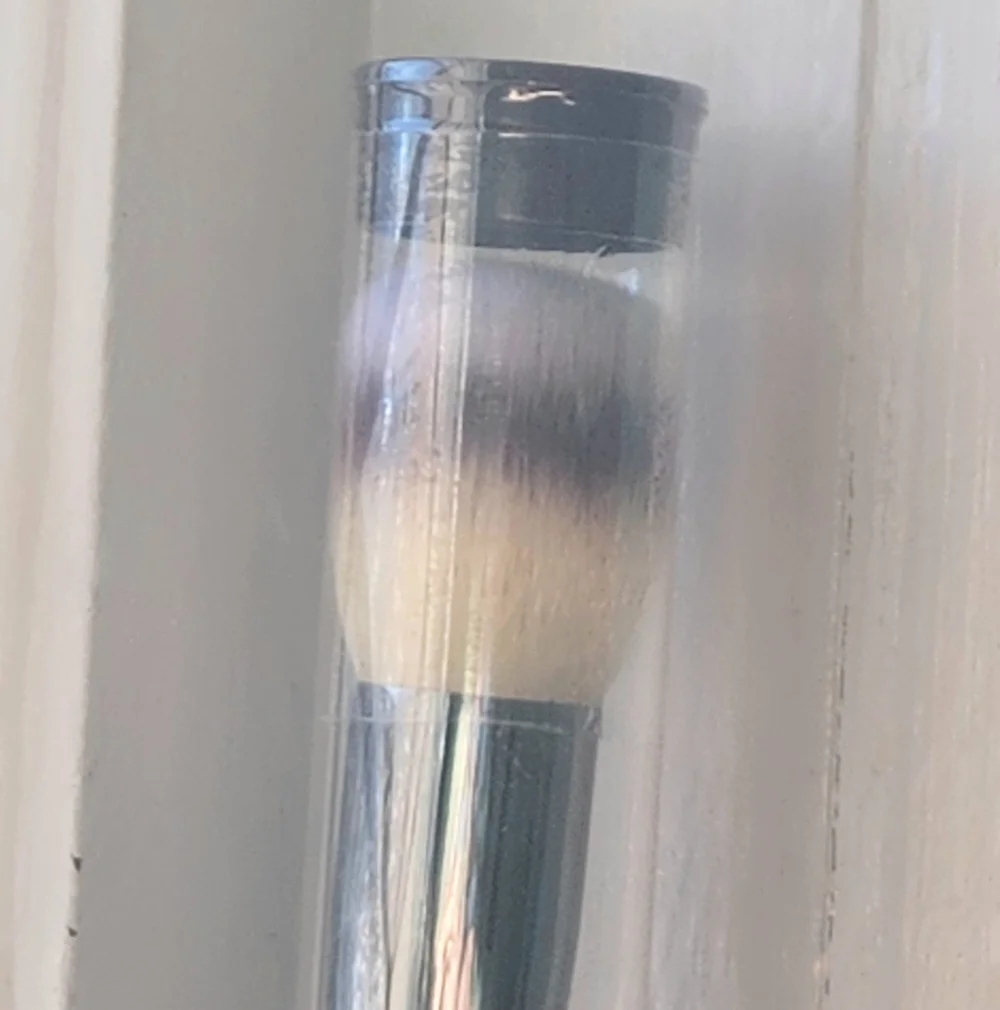 NIB IT COSMETICS HEAVENLY LUXE COMPLEXION BRUSH NO.7